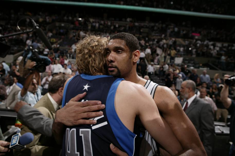 2006, Duncan sfida i Mavs di Dirk Nowitzki in semifinale a Ovest. Gli Spurs campioni uscenti lasciano spazio a Dallas.